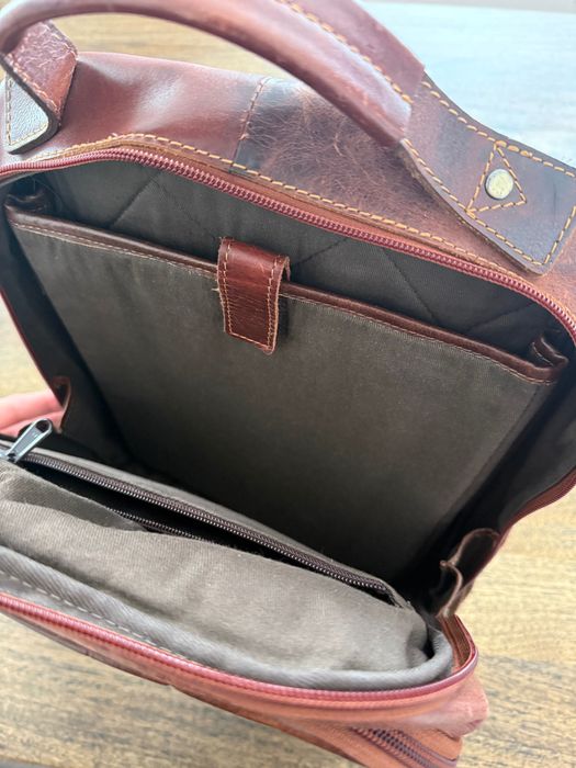 Mochila portátil em pele (Casa das Peles)
