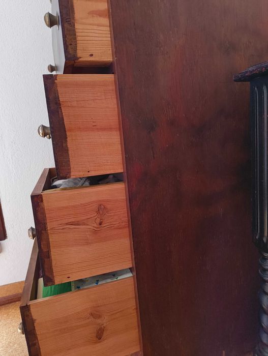 Camiseiro alto em madeira maciça