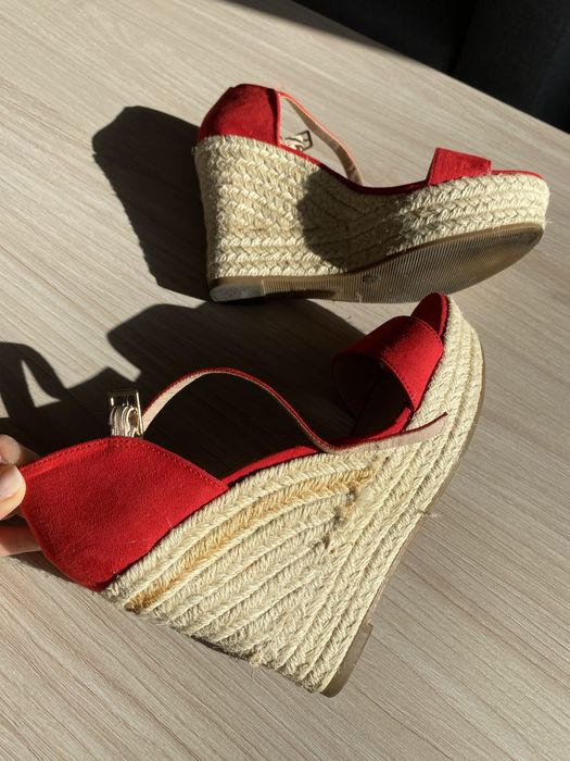 Czerwone koturny sandały na koturnie 36 Deezee