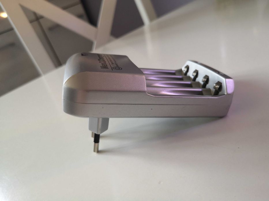 Ładowarka do akumulatorów AA/AAA NI-CD/Ni-MH Mexcharger-01