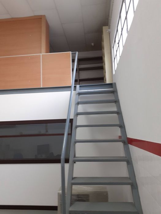 Excelente armazém para alugar em cabanas   de palmela junto a coca cala