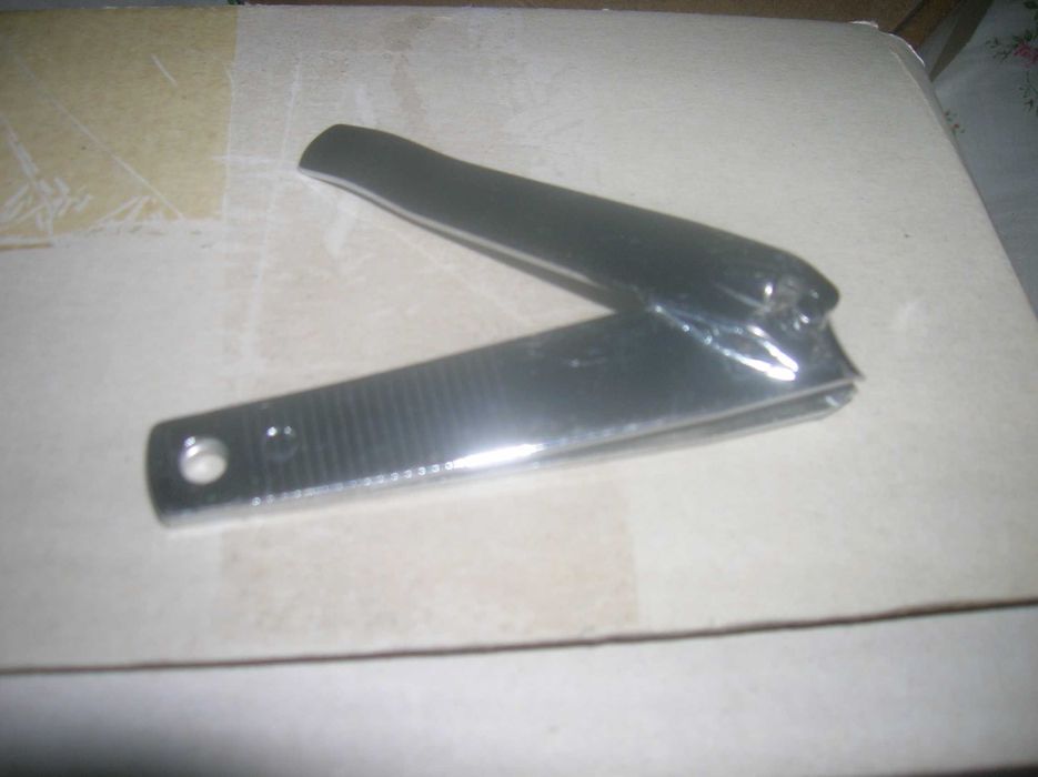 Щипцы - кусачки для ухода за ногтями