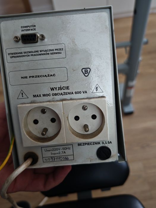 UPS zasilacz awaryjny