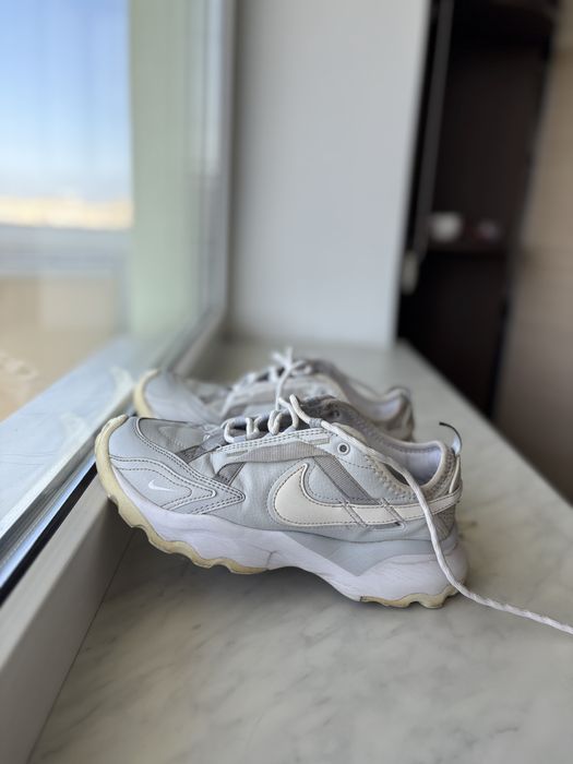 Кросівки жіночі Nike Tc 7900 Grey DD9682-005
