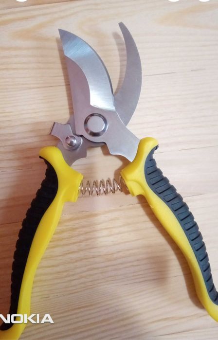 Набір секаторів для роботи в саду. 2 шт.