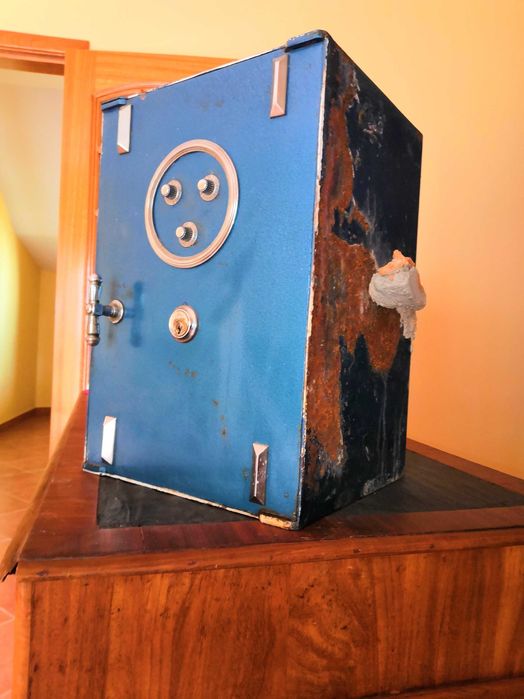 Antiguidades - Vendo Cofre Mecânico Séc. XX