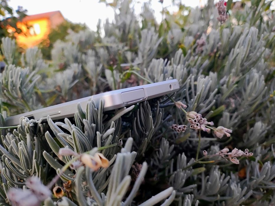 Компактний флагман з Японії Sharp R8S(Дві сім,Військов.станд.,8\256gb)