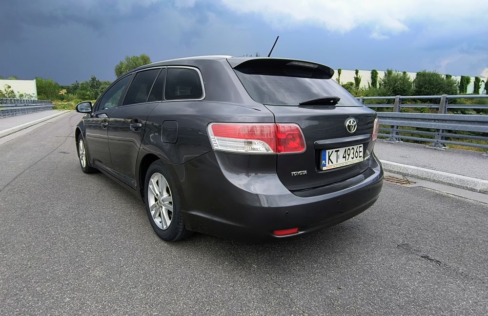 Toyota Avensis 2.0 126 km