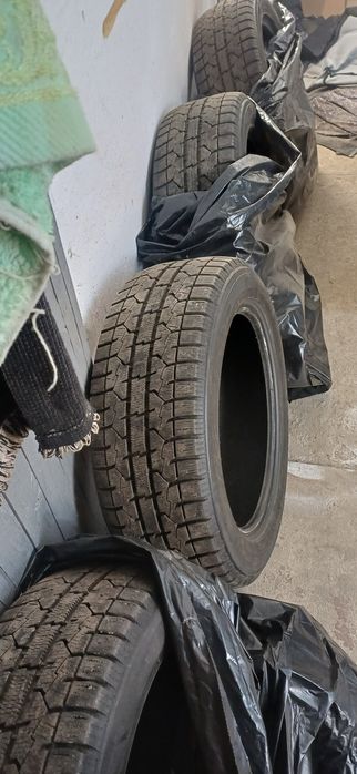 Резина зимня 215/55 r17