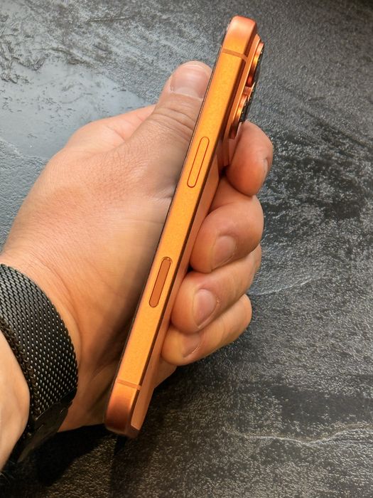 iPhone 17 Pro 256GB Cosmic Orange