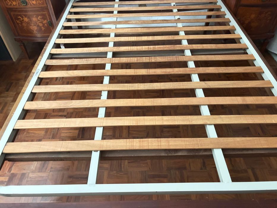 Cama de madeira classica