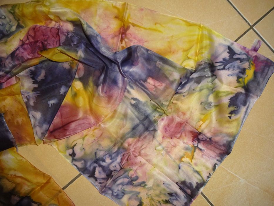 Jedwabny ręcznie malowany rolowany cieniowany szal szalik apaszka