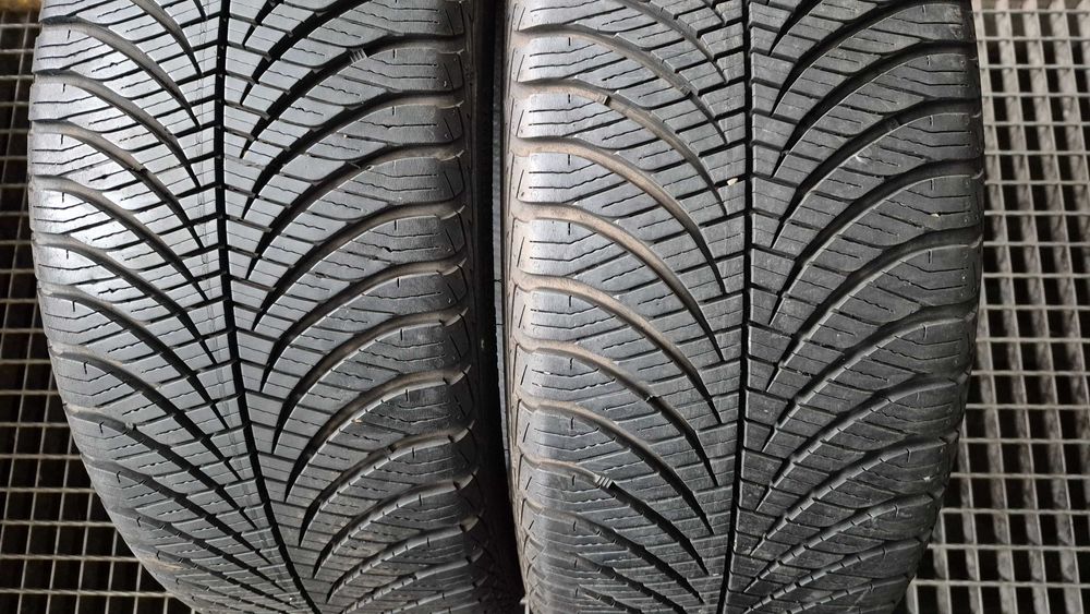 GOODYEAR VECTOR 4 SEASON Gen-2  215/45R17  7,5mm.