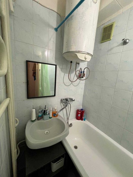 Вишгород, Дніпровська вул. 8,    2х кімн. квартира 46 кв.м. Центр.