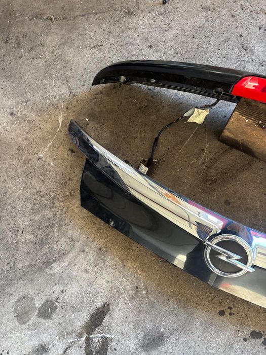 Blenda chrom klapy tylnej tył światło stop Opel insignia A kombi z22c