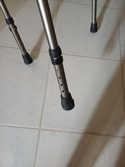 Vendo andarilho ( andador)com ajuste de altura