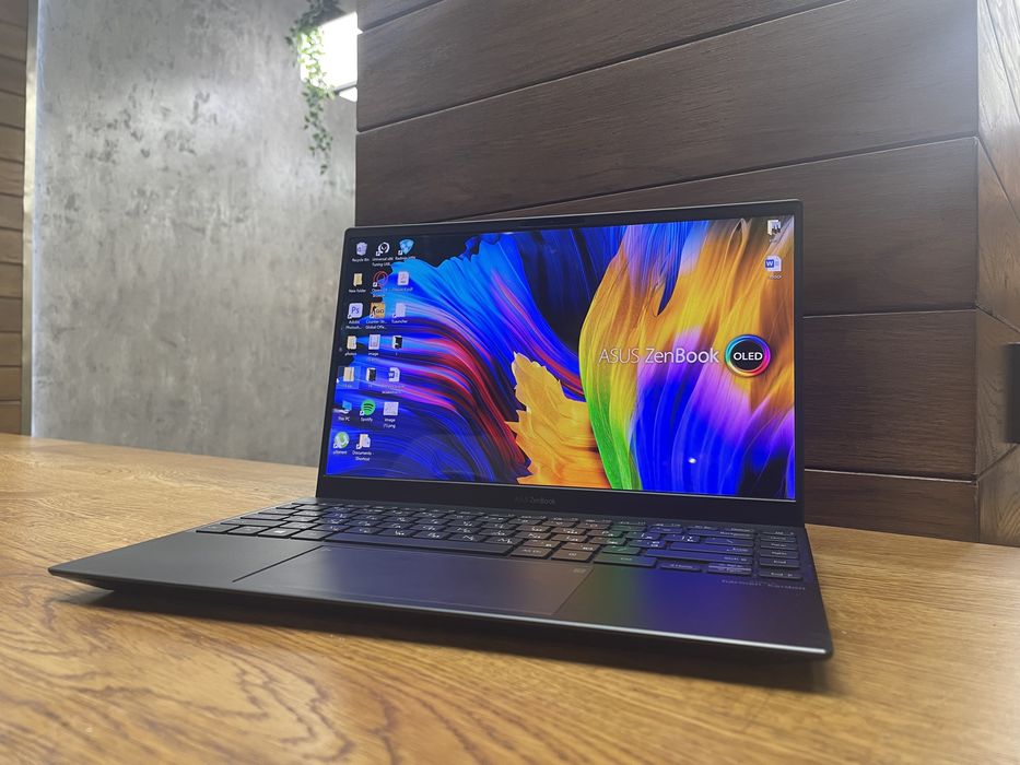Asus ZenBook 13 OLED отличное состояние