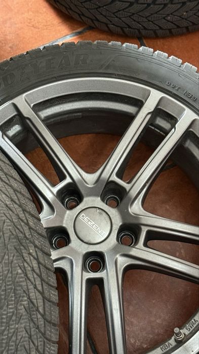 Jantes 18” Dezent para Tesla com pneus GoodYear