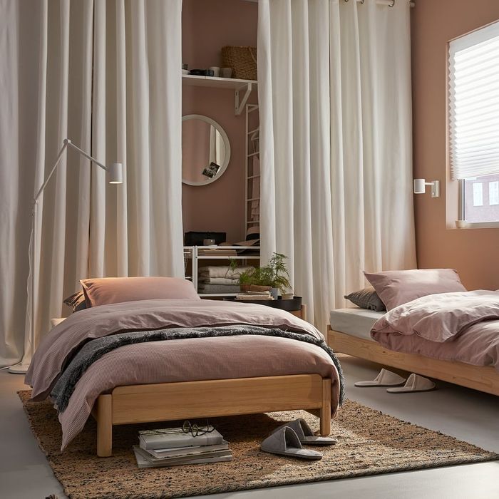 2 camas empilháveis IKEA em pinho 
Cama empilhável c/2 colchões, pinho/Ågotnes firme, 80x200 cm
278,98€/2 unidades
P