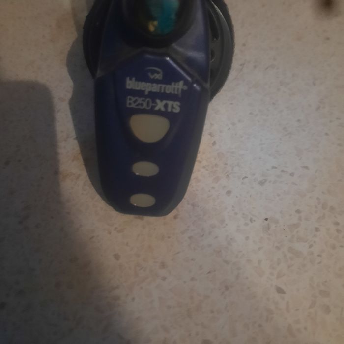 Блютуз        гарнитура