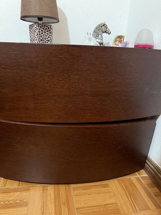 Cama de casal castanha