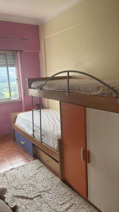 Cama beliche com armário incluído- Ótimo estado