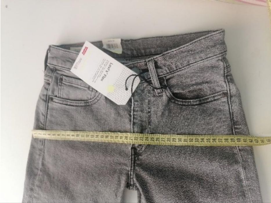 Джинси. Levi's. Нові. 44розмір