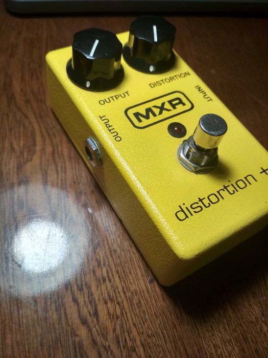 гітарні педалі "MXR distortion+ i fuzzy bear"