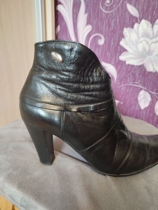 Продам шкіряні ботильйони