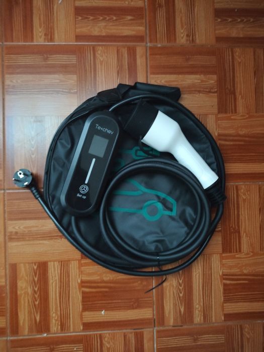 Estação portátil de carregamento de veículos elétricos e plug-in
