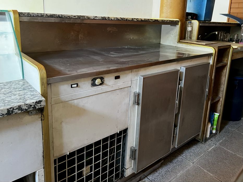 Balcão com arca frigorífica
