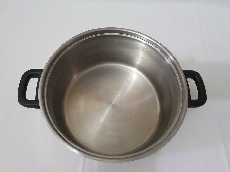 Кастрюля  из Германии  нержавейка FIRST на 5л Ø 24 cm.