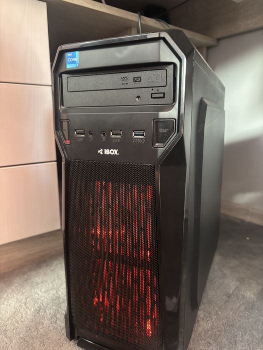 Komputer stacjonarny + monitor