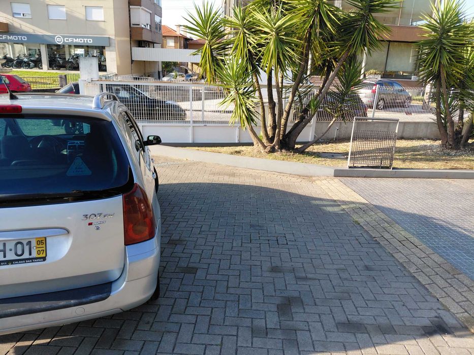 Peugeot 307 Hdi muito bom estado pneus novos aceito troca em moto de igual valor