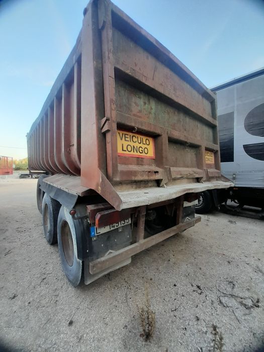 Semi-reboque basculante Montenegro