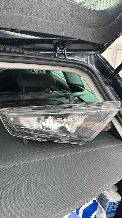 Farol de nevoeiro Seat Leon 5F direito