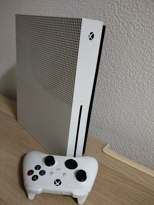 Xbox One S + Comando Xbox Series X|S