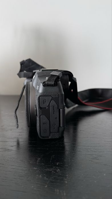 Canon EOS R8 body