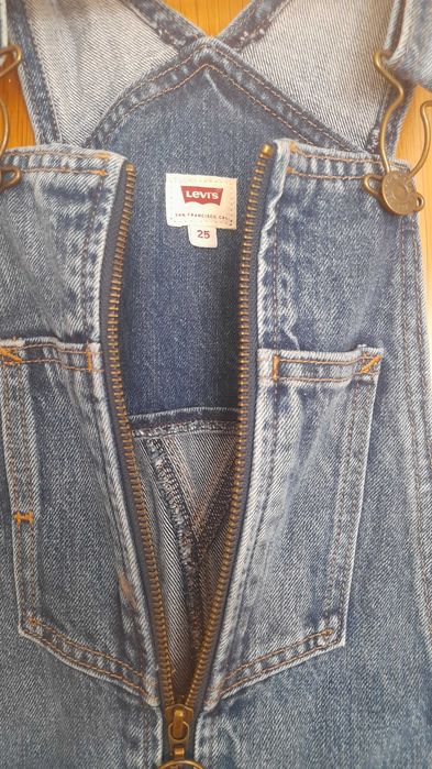 Jardineiras da Levi's