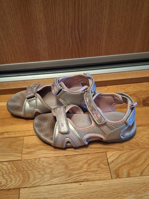 Urocze sandałki dziewczęce sandały