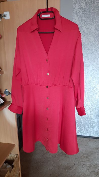 Czerwona sukienka Reserved L