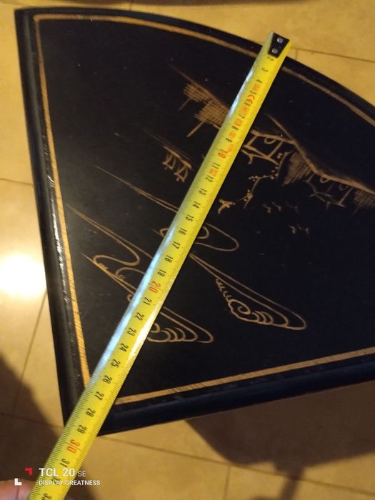 Mesa e quatro banquinhos