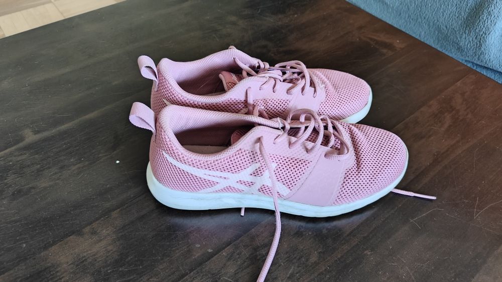 Кросівки жіночі Asics