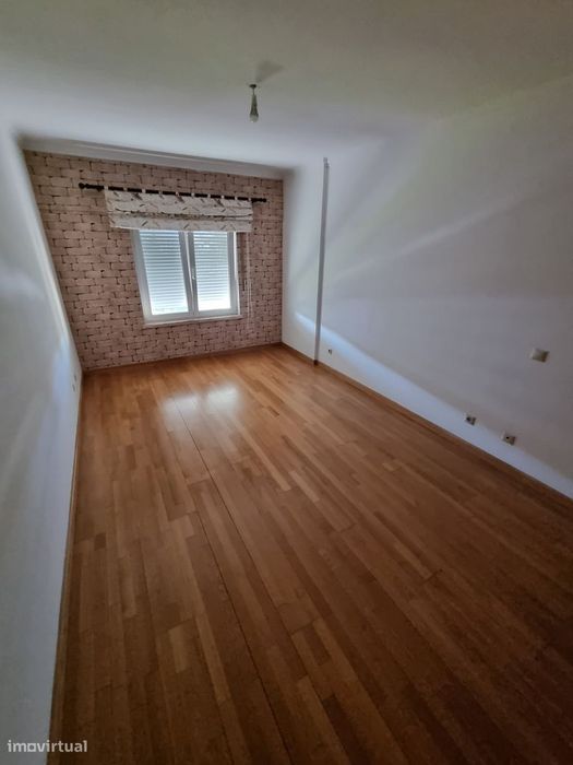 Apartamento T3 com garagem no Prior Velho