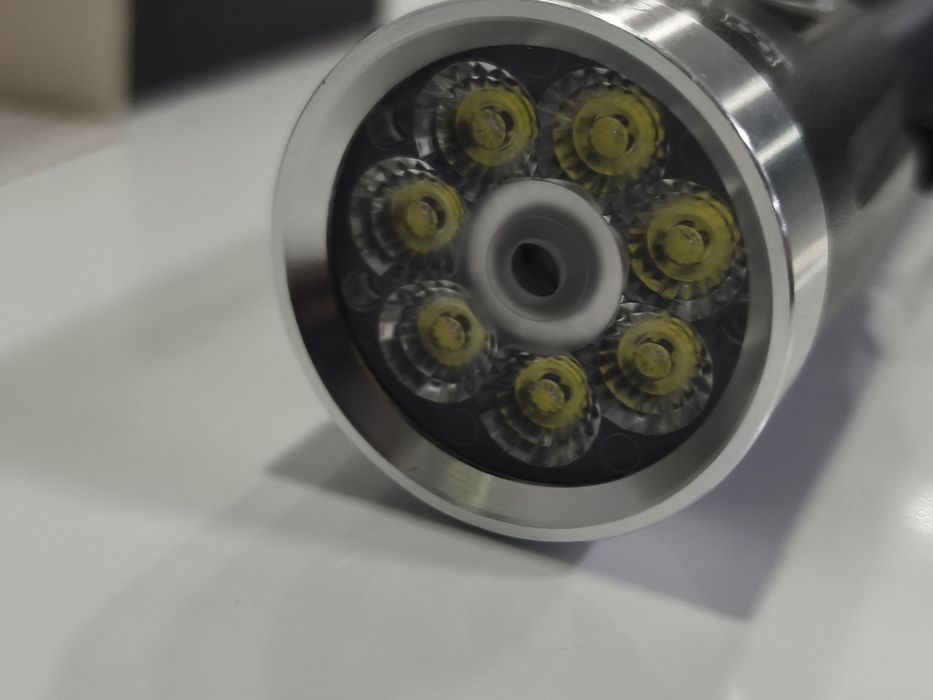 Lanterna Led 2000lm + Led Laser