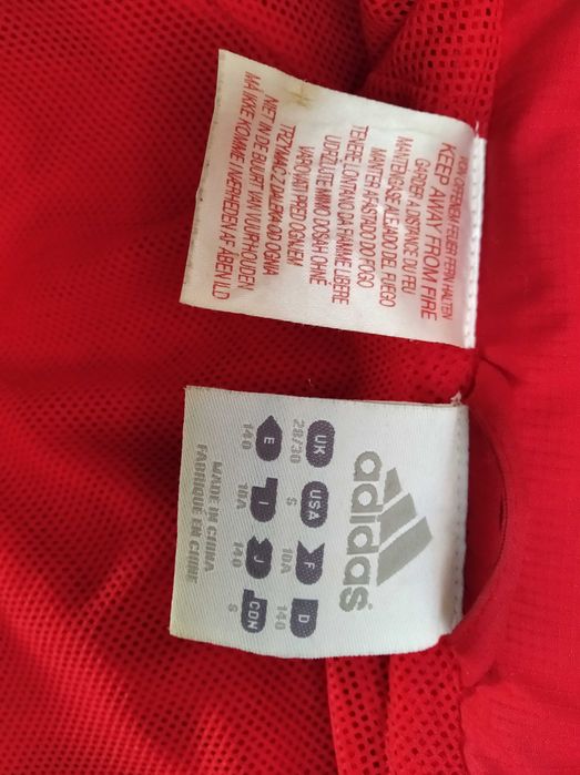 курточка ADIDAS  LIVERPOOL оригінал  р.140