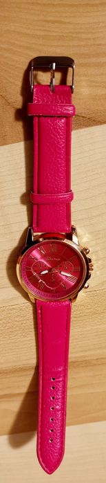 Nowy różowy zegarek