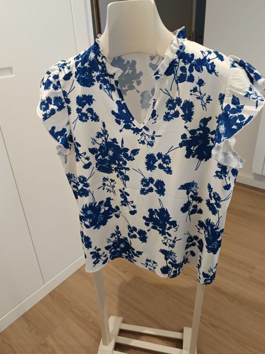 Camisola floral azul e branca L
