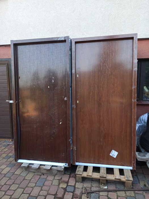 Nowe drzwi z futryną metalowe zewnętrzne prawe lewe 90-tki Montaż