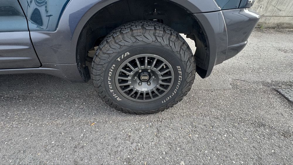 Vendo Mitsubishi Pajero 3.2 DI-D de 3 portas, caixa automática, Dez2000